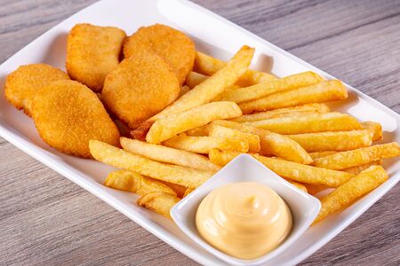Картофель фри и наггетсы