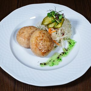 Куриные котлеты с кисло-сладкой капустой