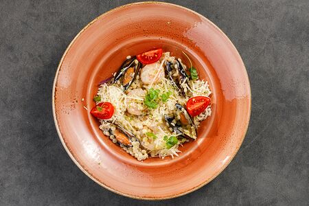 Птитим с креветками и голубыми мидиями