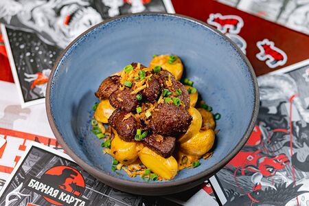 Говядина с картофелем в сырном соусе