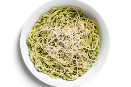 Спагетти с куриной грудкой, шпинатом и сливками