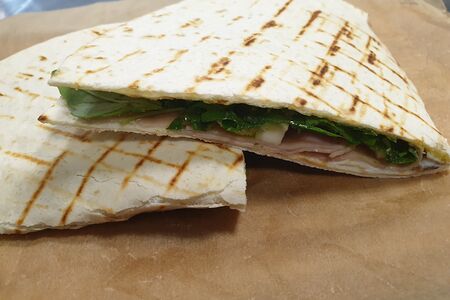 Сэндвич с лососем и сыром рикоттой