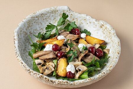 Салат с языком и малосольной вишней