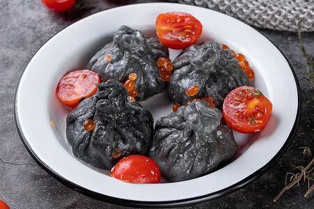 Хинкали с чернилами каракатицы