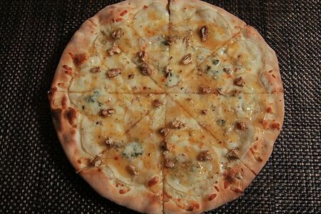 Груша с горгонзолой