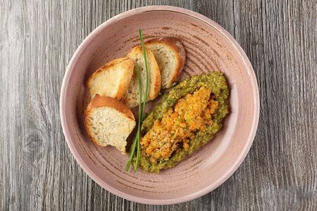 Тар-тар из лосося и гуакамоле