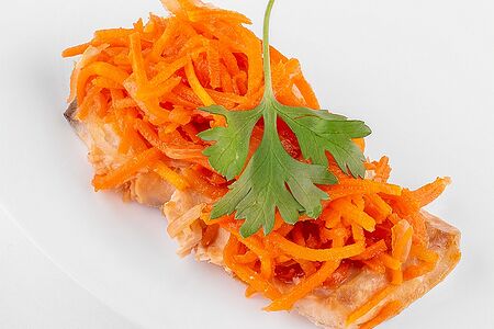 Горбуша под овощами