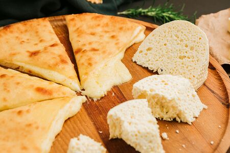 Пирог с осетинским сыром, большой