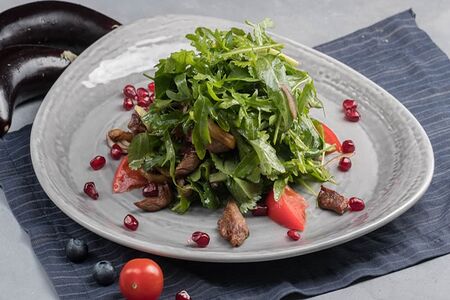 Теплый салат с ягненком