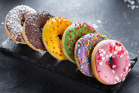 Пончики с начинкой в ассортименте