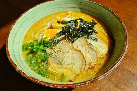 Тори Пайтан Рамен со свиным боком