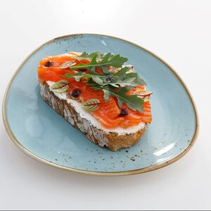 Брускетта с семгой