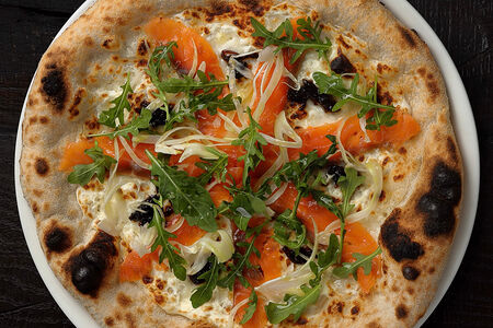 Пицца с форелью и фенхелем