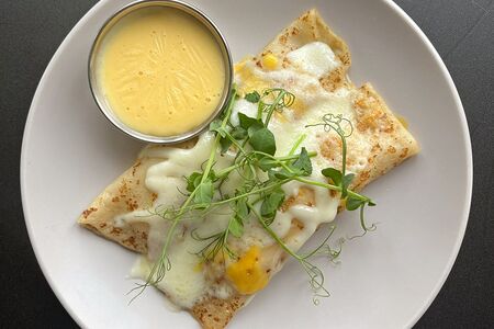 Блинчики с ветчиной, моцареллой и чеддером