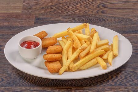 Куриные наггетсы с картошкой фри