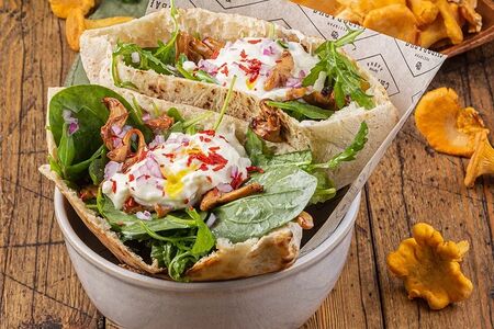 Пита с лисичками и Страчателлой