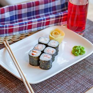 Мини-ролл с королевской креветкой