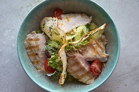 Цезарь с курицей