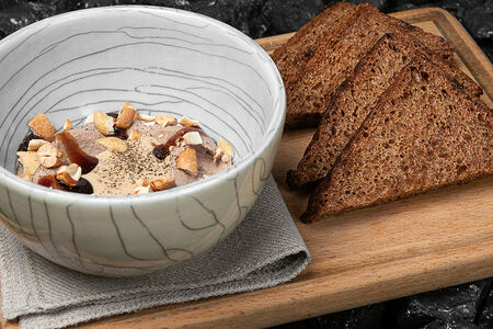 Куриный паштет и ореховый соус