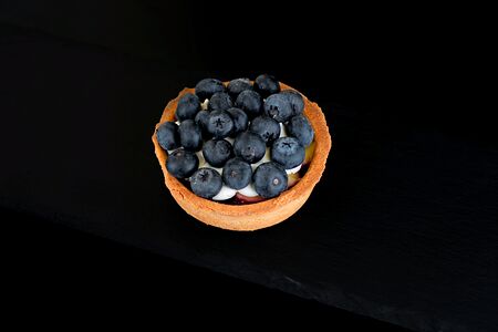 Тарталетка со свежей голубикой