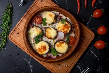 Шампиньоны, запечённые с сыром