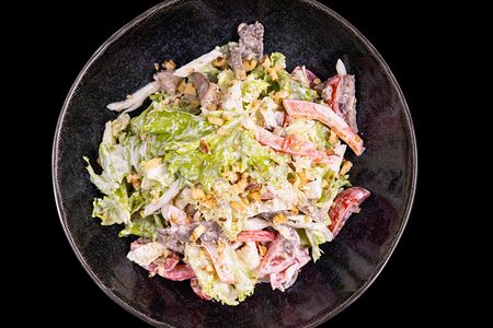 Салат с говядиной и пекинской капустой