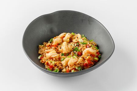 Жареный рис с креветками в азиатском стиле