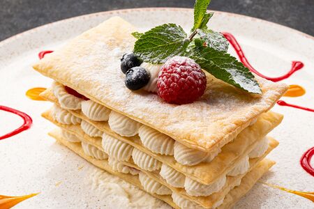 Мильфей с ягодами