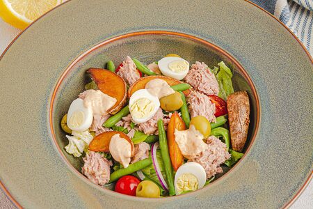Салат с тунцом и картофелем