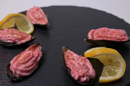 Мидии, запеченные в раковинах