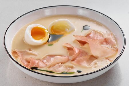 Картофельный крем-суп с пармской ветчиной