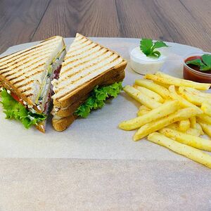 Клаб-сэндвич Курица и бекон