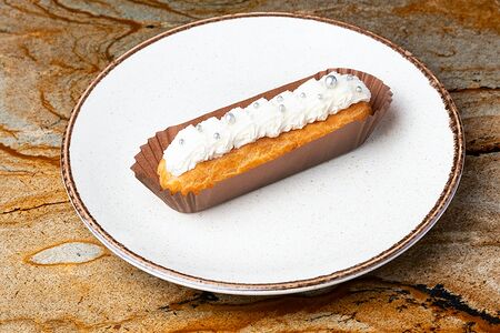 Эклер ванильный