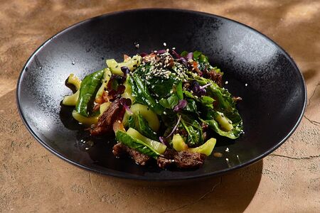 Азиатский салат с говядиной