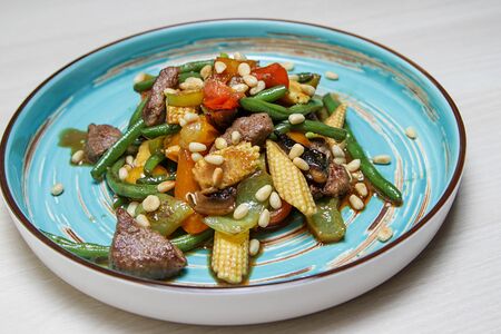 Теплый салат с говядиной тепан