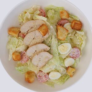 Салат Цезарь с курицей