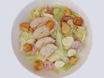 Салат Цезарь с курицей