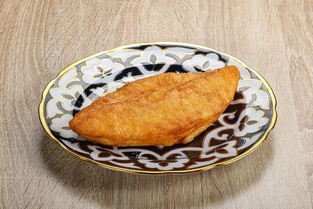 Жареный пирожок с картошкой