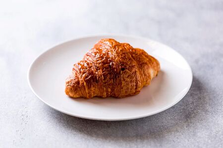 Круассан с абрикосовым джемом