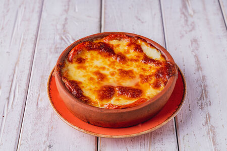 Жареный сулугуни с помидорами