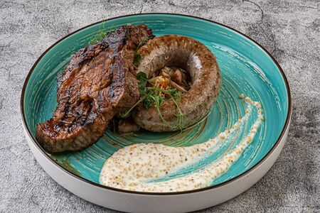 Стейк из cвинoй шеи