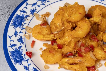 Креветки в кляре с солью и перцем