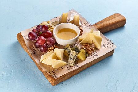 Ассорти из европейских сыров