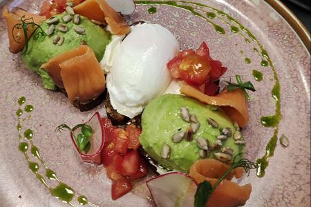 Яйцо Бенедикт с лососем