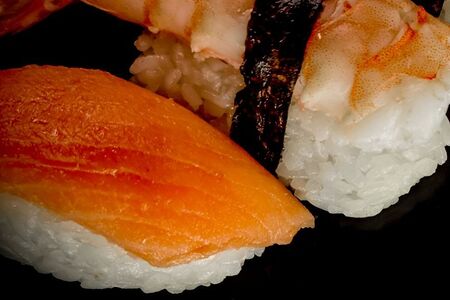 Нигири с лососем
