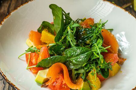 Салат со слабосоленым лососем