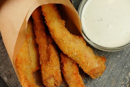 Куриные стрипсы с соусом блю чиз