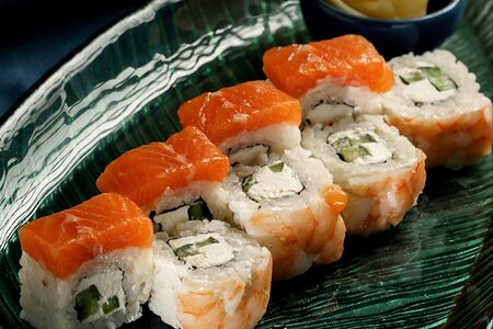 Филадельфия с лососем и креветкой