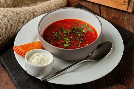 Борщ с сырным пирожком