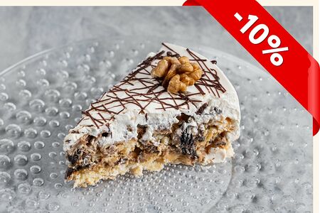 Торт с черносливом и грецкими орехами